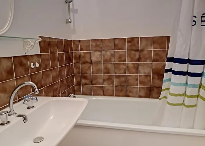 Dans Résidence - S04201 *